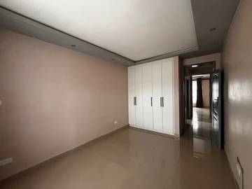 3 Bedroom Flat & Apartment