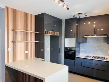 2 Bedroom Flat & Apartment