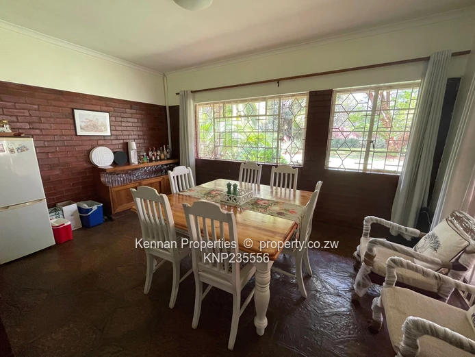 Neat Starter Home In Central Alex Park With Good Power
