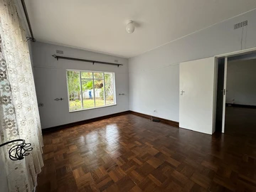 2 Bedroom Flat & Apartment