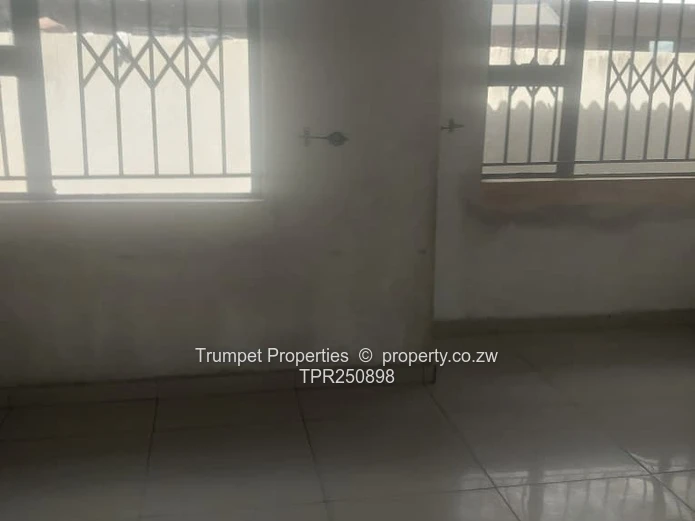 Mufakose Ext 4-Bed House – Borehole, Walled Yard & Security Gate (Sole Mandate)