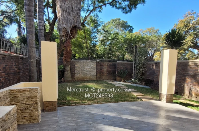 Secure duplex townhouse (Sole Mandate)