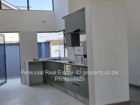 Groom Bridge 3-Bed Flat — Walled, Modern Kitchen & En-Suite