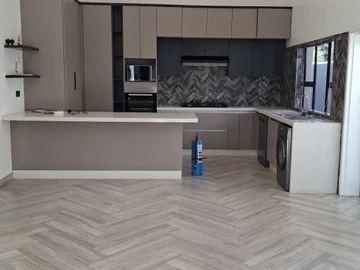 4 Bedroom Flat & Apartment