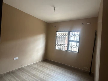 2 Bedroom Flat & Apartment