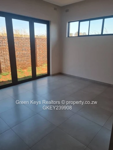 Modern 4-Bed House| Prime Location, Pomona