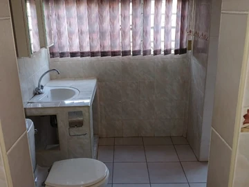 2 Bedroom Flat & Apartment
