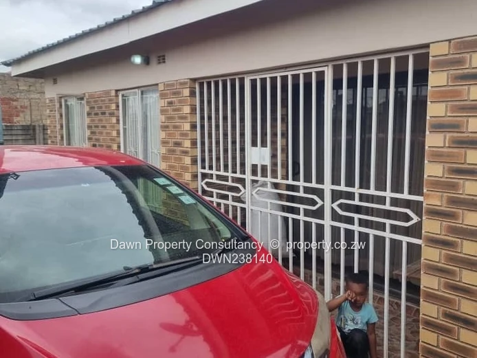 Luxurious Modern Oasis in Southlea Park! (Sole Mandate)