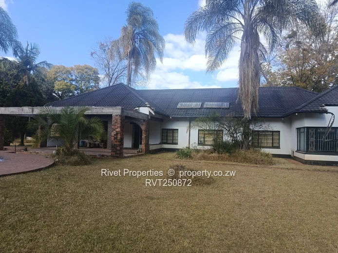 Spacious Highlands 5-Bed Home UNDER RENOVATION EXCELLENT LOCATION FOR ANYTHING (Sole Mandate)