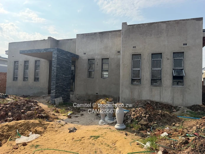 Sunlit 3-Bed Townhouse in Greendale North (Peakwood)with Borehole