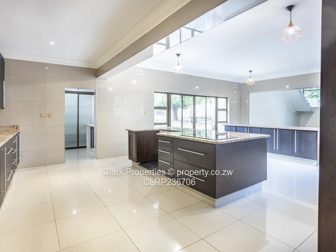 Stylish Family Home In Colne Valley!