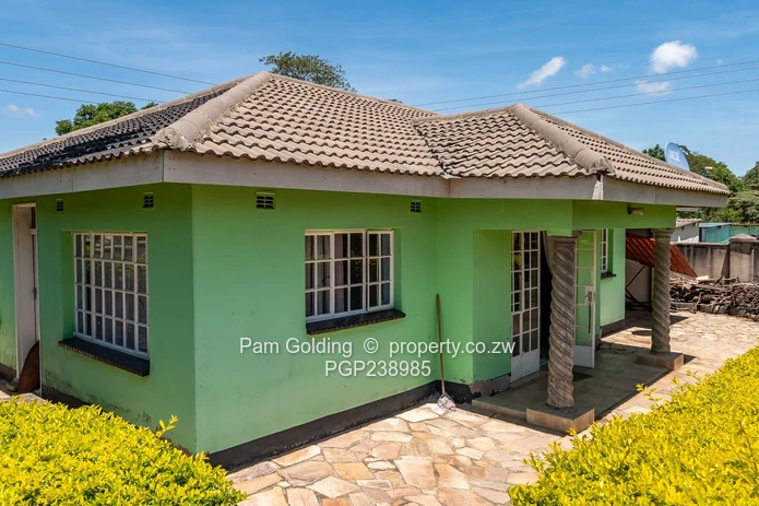 House with seperate cottage - Ideal for Rental Income