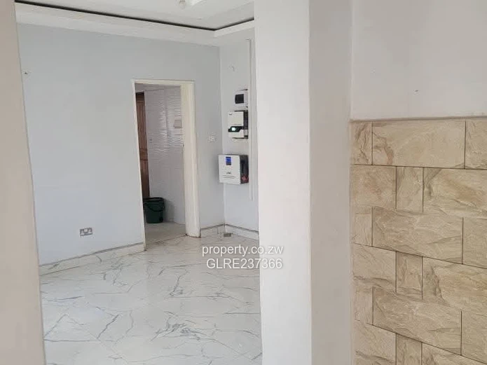 NEW BLUFFHILL ,WESTGATE Neat n spacious 3beds FULLHOUSE To Let