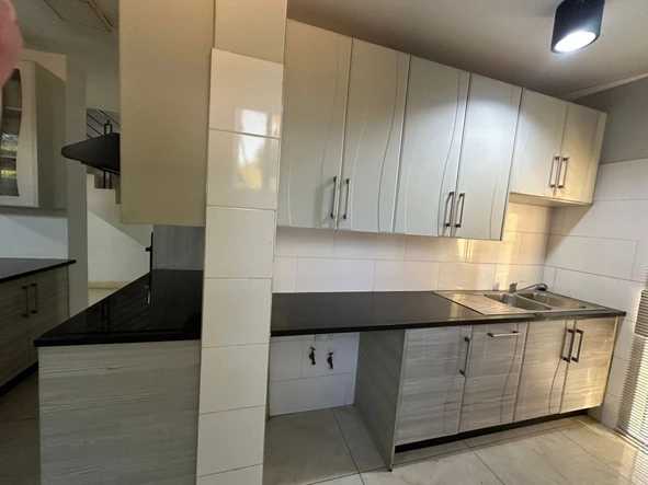 3 Bedroom Flat & Apartment