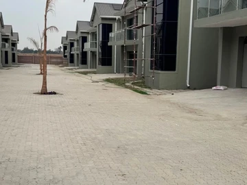 4 Bedroom Flat & Apartment