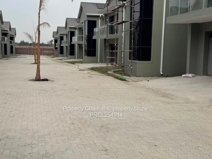 Modern 4-Bed Apartment in Marlborough