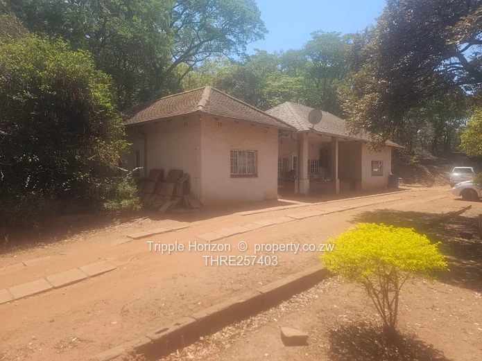 Meyrick Park: 3-Bed Home on 6,988 m² with Verandah