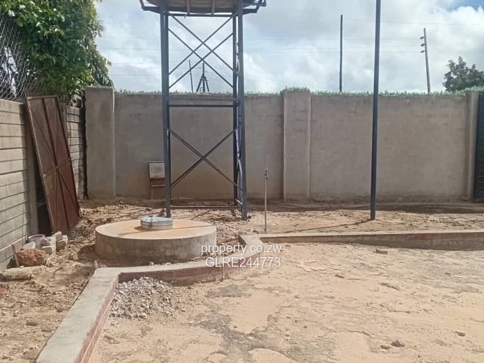 Damofalls 4-Bed Home — Borehole & Walled Paved Yard