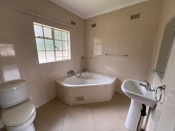 3 Bedroom Flat & Apartment