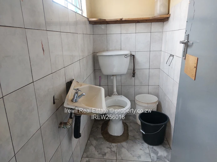 Chitungwiza Unit A Extention 5 Bed on Sale