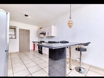 3 Bedroom Flat & Apartment