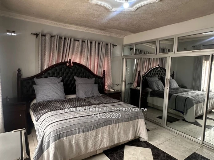 4-Bedroom House for Sale in Glen View 1 Riverside