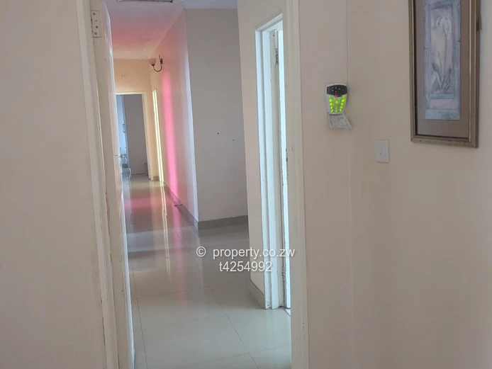 Greystone Park neat 6 bedroomed house to Rent 