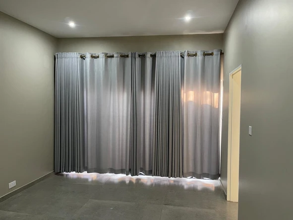 4 Bedroom Flat & Apartment