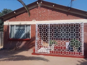 Reduced property in Chitungwiza Unit M