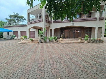 6 Bedroom House