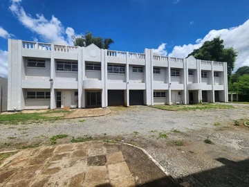 5 Bedroom Flat & Apartment