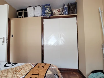 2 Bedroom Flat & Apartment