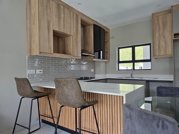 2 Bedroom Flat & Apartment