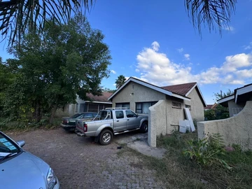 6 Bedroom House