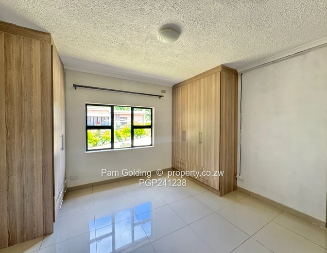 Upmarket Townhouse - Helensvale 