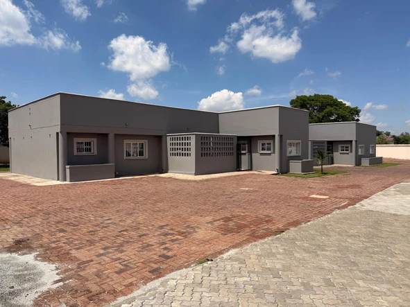 3 Bedroom Flat & Apartment