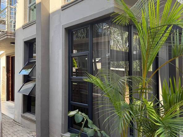 4 Bedroom Flat & Apartment