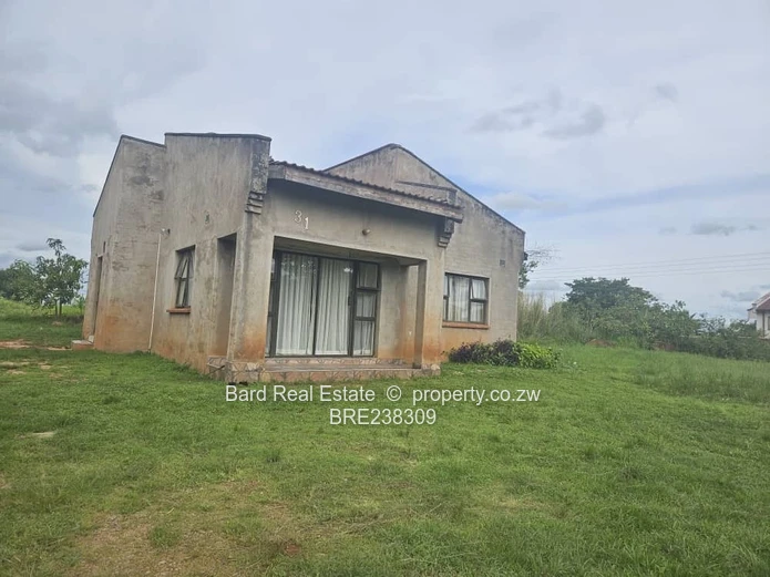 Hogerty Hill Townhouse Complex on 4,348 m² with Borehole