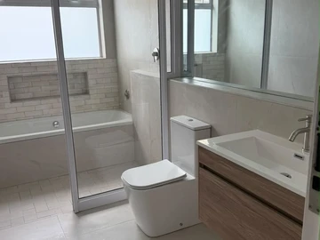 3 Bedroom Flat & Apartment