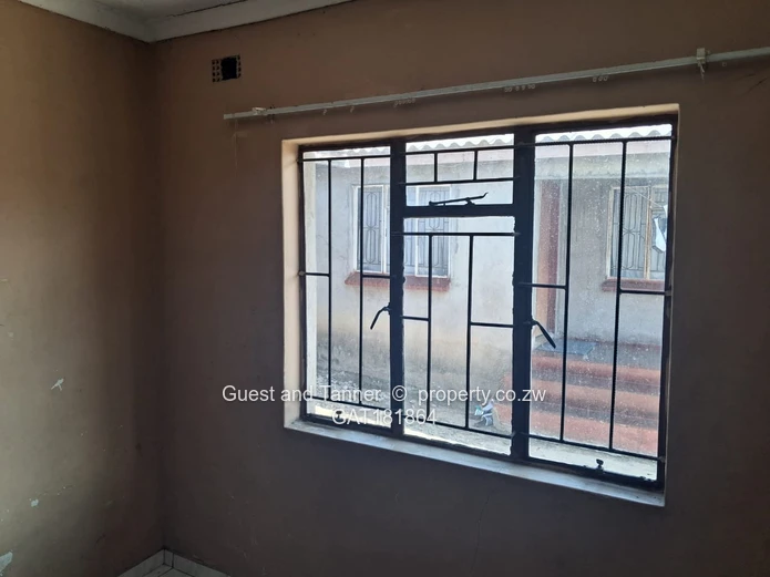 5 Bed House in Mainway Meadows