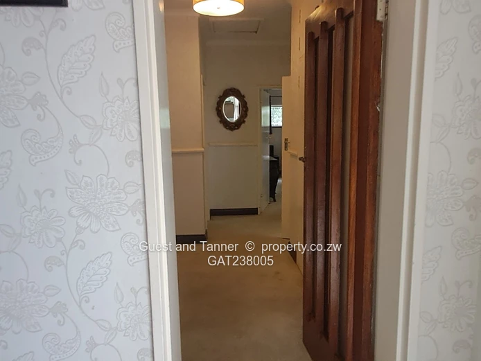 Luxury Glen Lorne House for Sale – 5 Bedrooms, Spa, Solar, Borehole & 7,000 sqm Stand