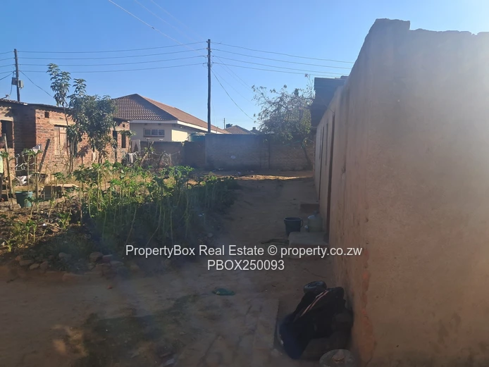 Damofalls Phase 2 stand for sale near PaMusasa Shops!
