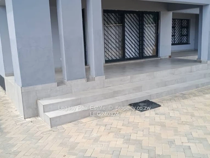 ExquisiteFamily Residence With Cottage For Sale In Mapako, Chinhoyi