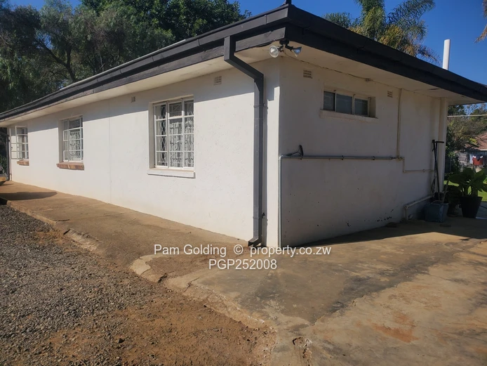 Invest in this sought after neighbourhood. (Sole Mandate)