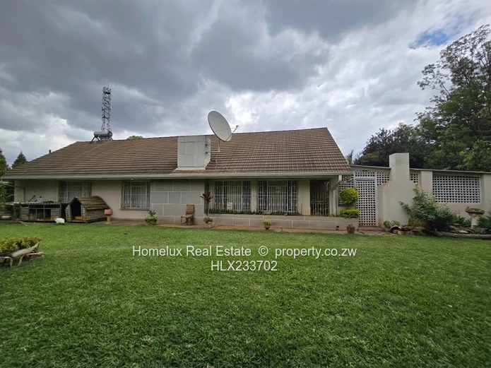 Elegant Eastlea 5-Bedroom Family Home with Separate Cottage |