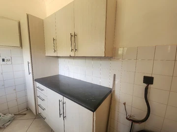 2 Bedroom Flat & Apartment