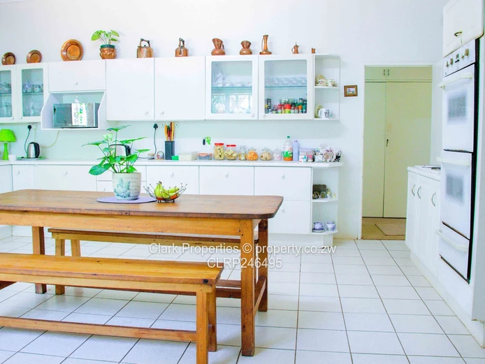 Secure Family Home On 4,090m²