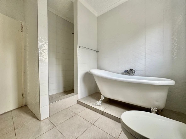 3 Bedroom Flat & Apartment