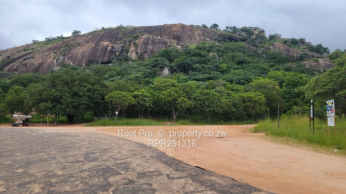Kanyima Turn-Off, Domboshava2 Acres Corner Stand for sale