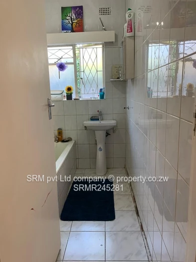 2 bed neat garden flat to let in Avondale 